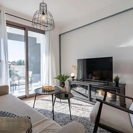 Moon Light 1-Bedroom Apartment In Larnaca Exterior photo