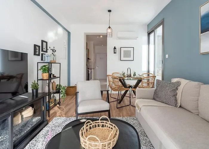 Moon Light 1-Bedroom Apartment In Larnaca